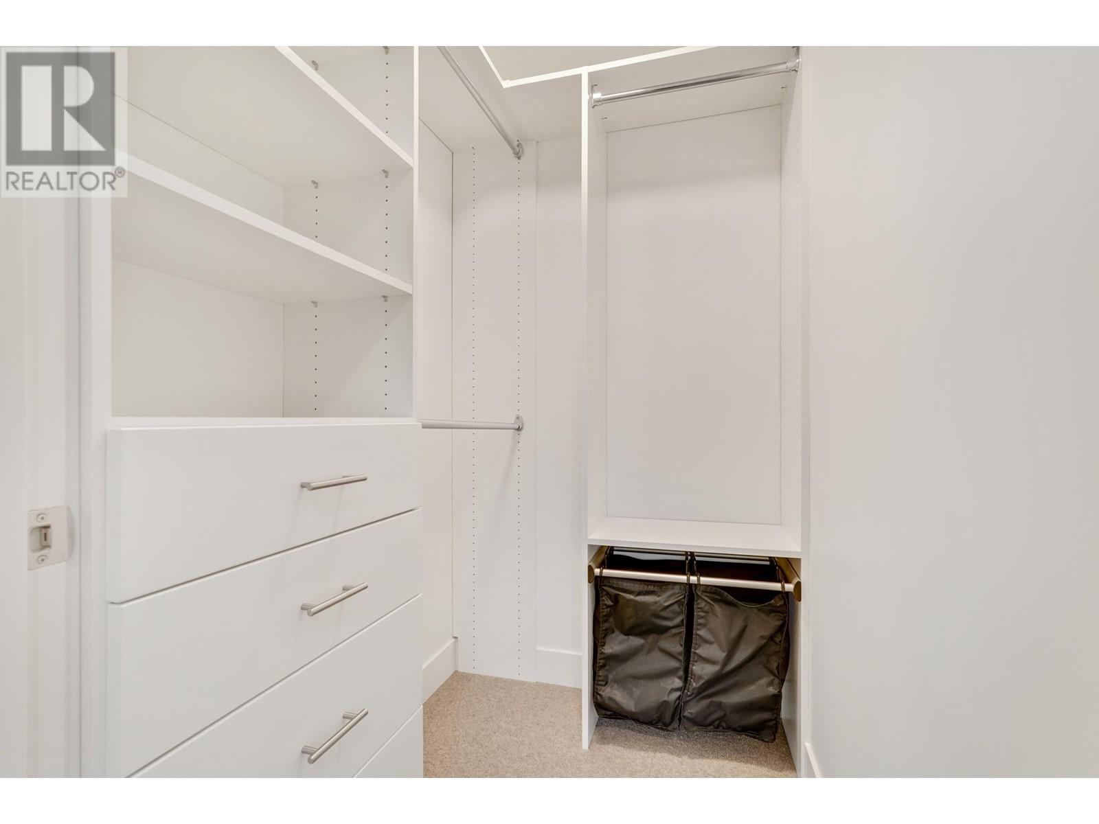 Listing Picture 19 of 35 : 203 2666 DUKE STREET, Vancouver / 溫哥華 - 魯藝地產 Yvonne Lu Group - MLS Medallion Club Member