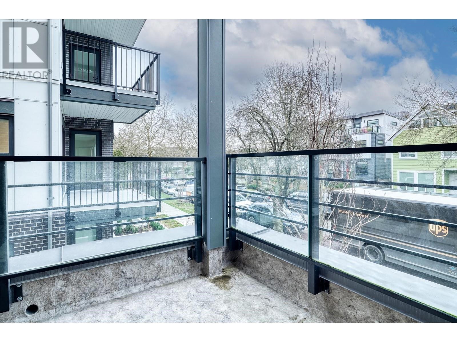 Listing Picture 28 of 35 : 203 2666 DUKE STREET, Vancouver / 溫哥華 - 魯藝地產 Yvonne Lu Group - MLS Medallion Club Member