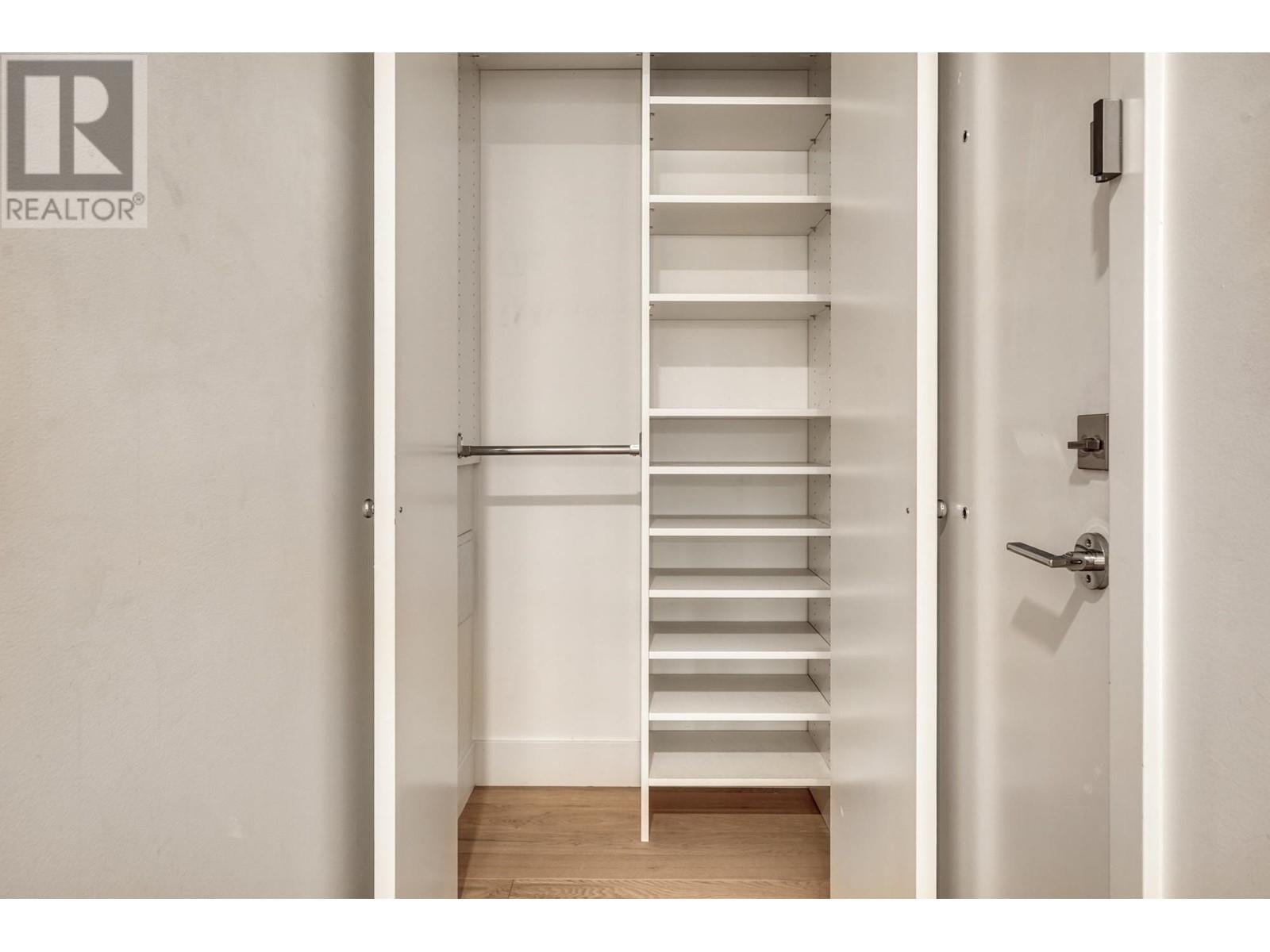 Listing Picture 18 of 35 : 203 2666 DUKE STREET, Vancouver / 溫哥華 - 魯藝地產 Yvonne Lu Group - MLS Medallion Club Member