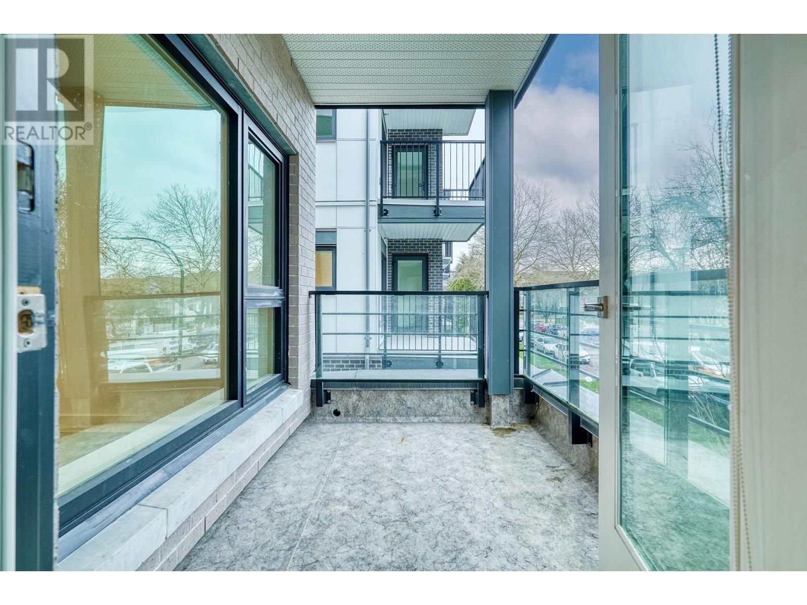 Listing Picture 29 of 35 : 203 2666 DUKE STREET, Vancouver / 溫哥華 - 魯藝地產 Yvonne Lu Group - MLS Medallion Club Member