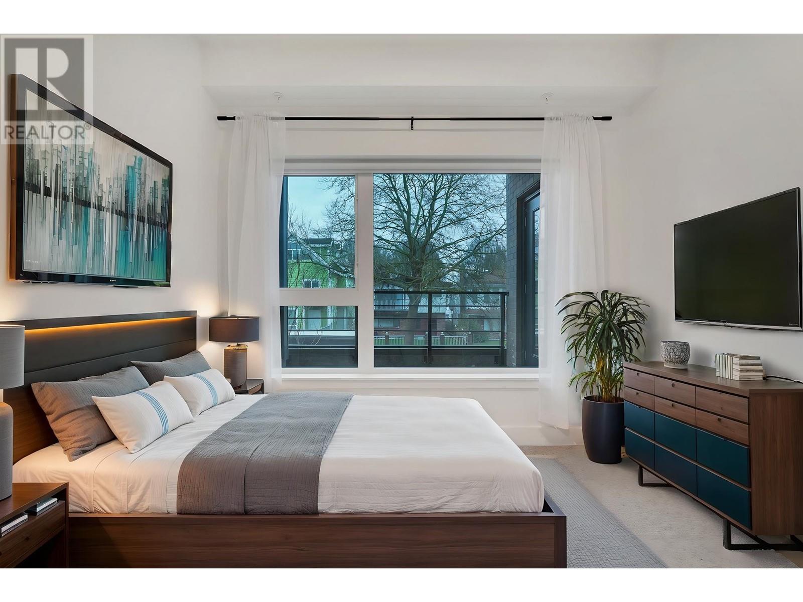 Listing Picture 21 of 35 : 203 2666 DUKE STREET, Vancouver / 溫哥華 - 魯藝地產 Yvonne Lu Group - MLS Medallion Club Member