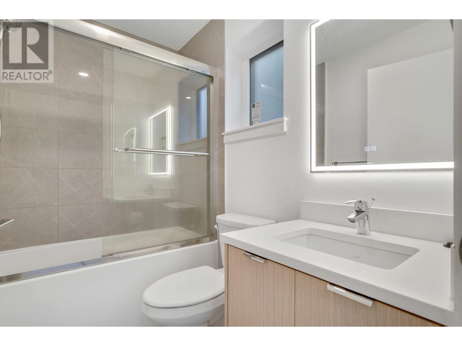 Listing Picture 26 of 35 : 203 2666 DUKE STREET, Vancouver / 溫哥華 - 魯藝地產 Yvonne Lu Group - MLS Medallion Club Member