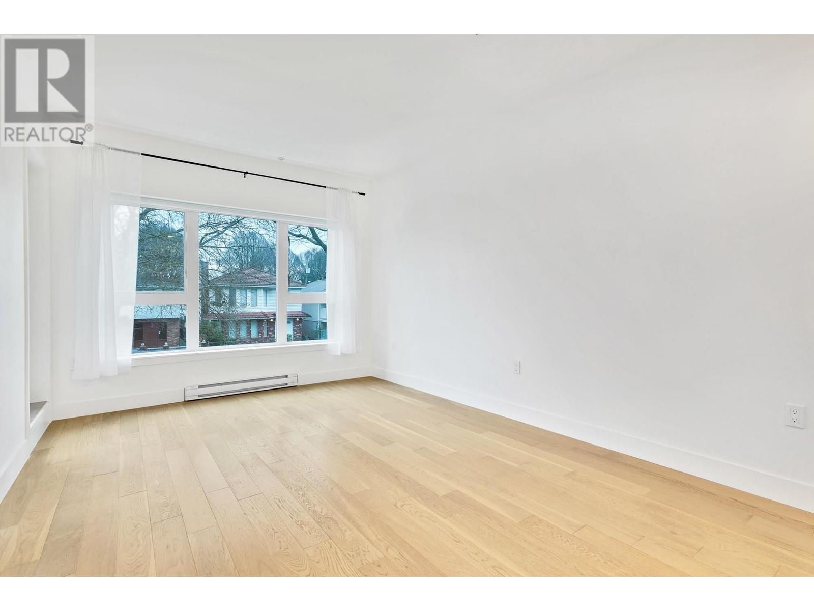 Listing Picture 8 of 35 : 203 2666 DUKE STREET, Vancouver / 溫哥華 - 魯藝地產 Yvonne Lu Group - MLS Medallion Club Member