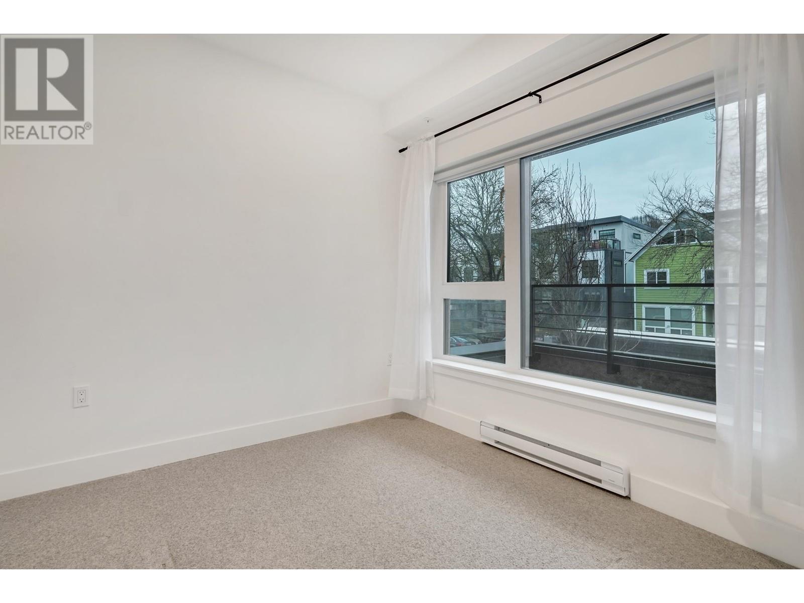 Listing Picture 17 of 35 : 203 2666 DUKE STREET, Vancouver / 溫哥華 - 魯藝地產 Yvonne Lu Group - MLS Medallion Club Member