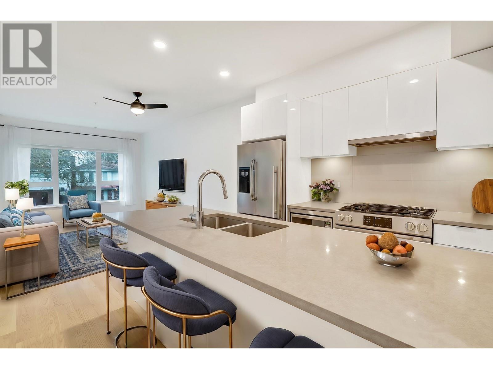 203 2666 DUKE STREET, Vancouver