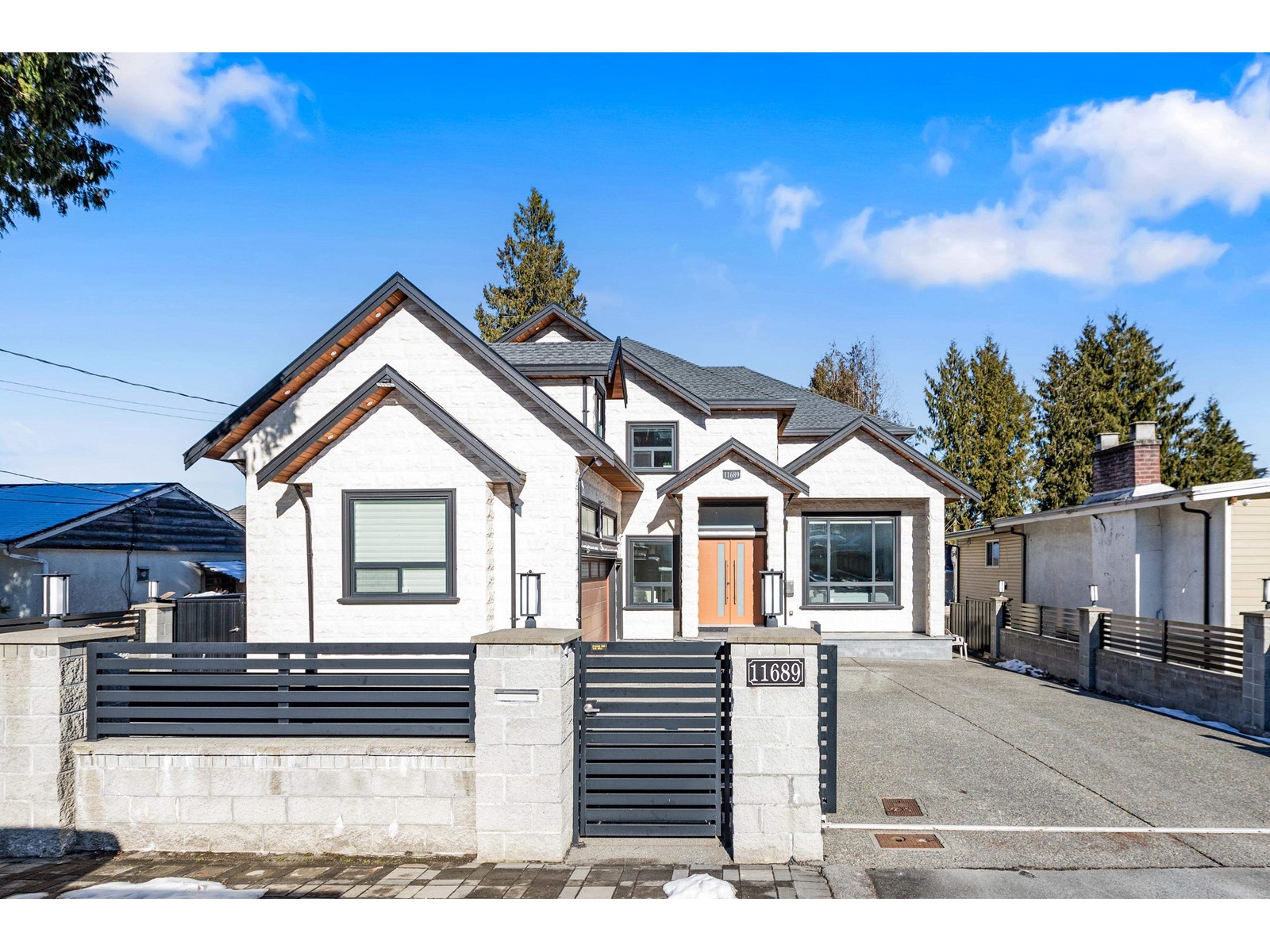 Property at 11689 96A AVENUE image 2