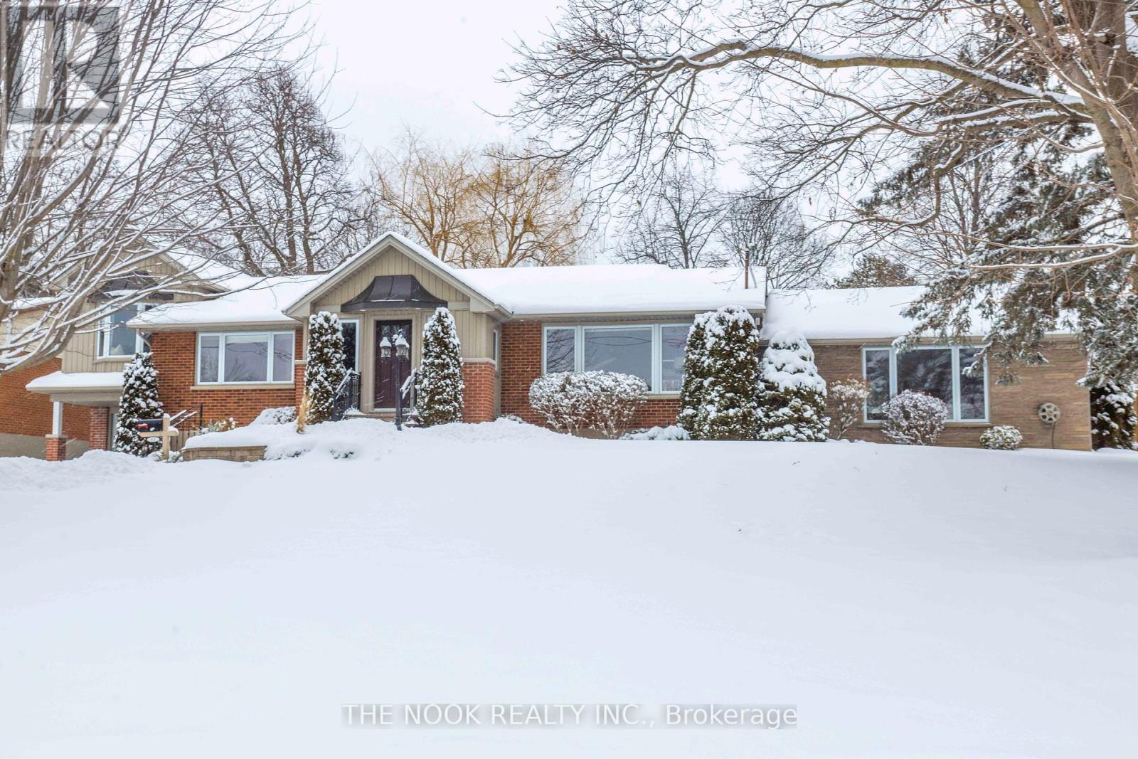 63 Meadow Crescent, Whitby, Ontario  L1N 3J2 - Photo 3 - E11970640