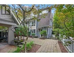 1 1075 LYNN VALLEY ROAD, North Vancouver, British Columbia