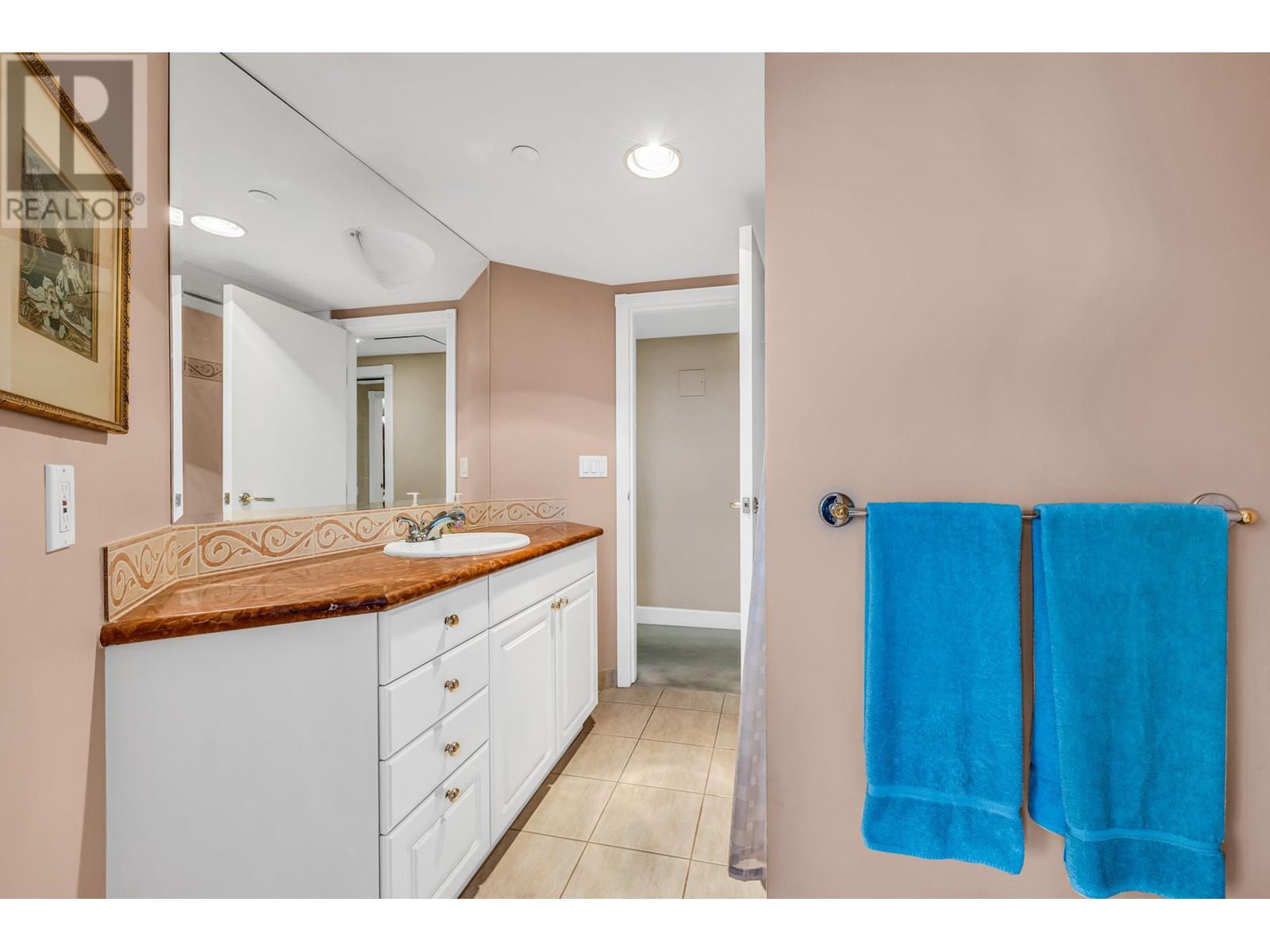 Listing Picture 21 of 34 : 6 1350 W 14TH AVENUE, Vancouver / 溫哥華 - 魯藝地產 Yvonne Lu Group - MLS Medallion Club Member