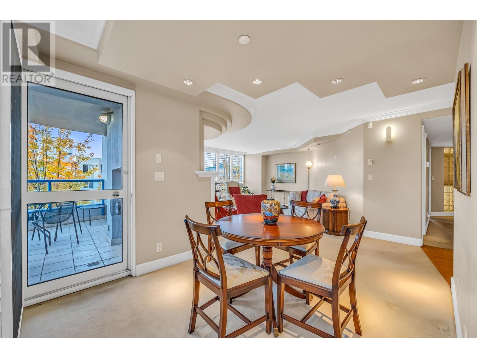 Listing Picture 7 of 34 : 6 1350 W 14TH AVENUE, Vancouver / 溫哥華 - 魯藝地產 Yvonne Lu Group - MLS Medallion Club Member