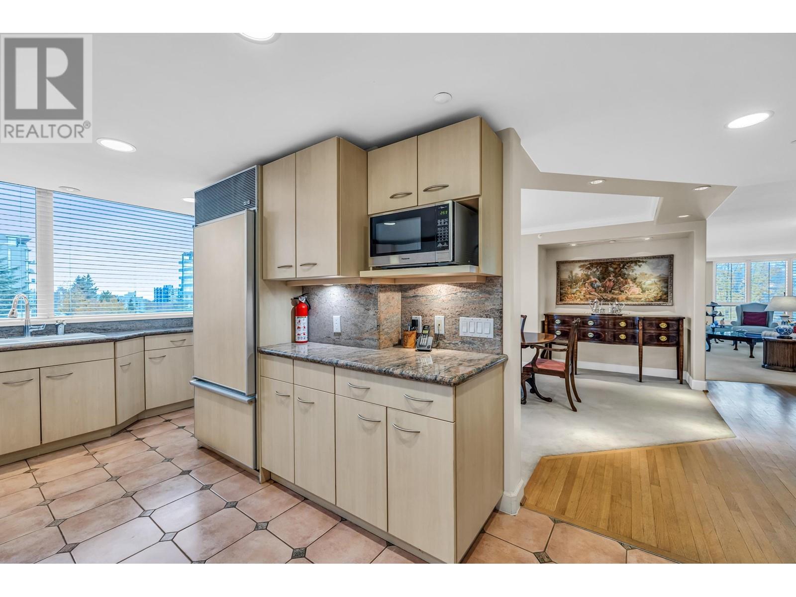 Listing Picture 8 of 34 : 6 1350 W 14TH AVENUE, Vancouver / 溫哥華 - 魯藝地產 Yvonne Lu Group - MLS Medallion Club Member