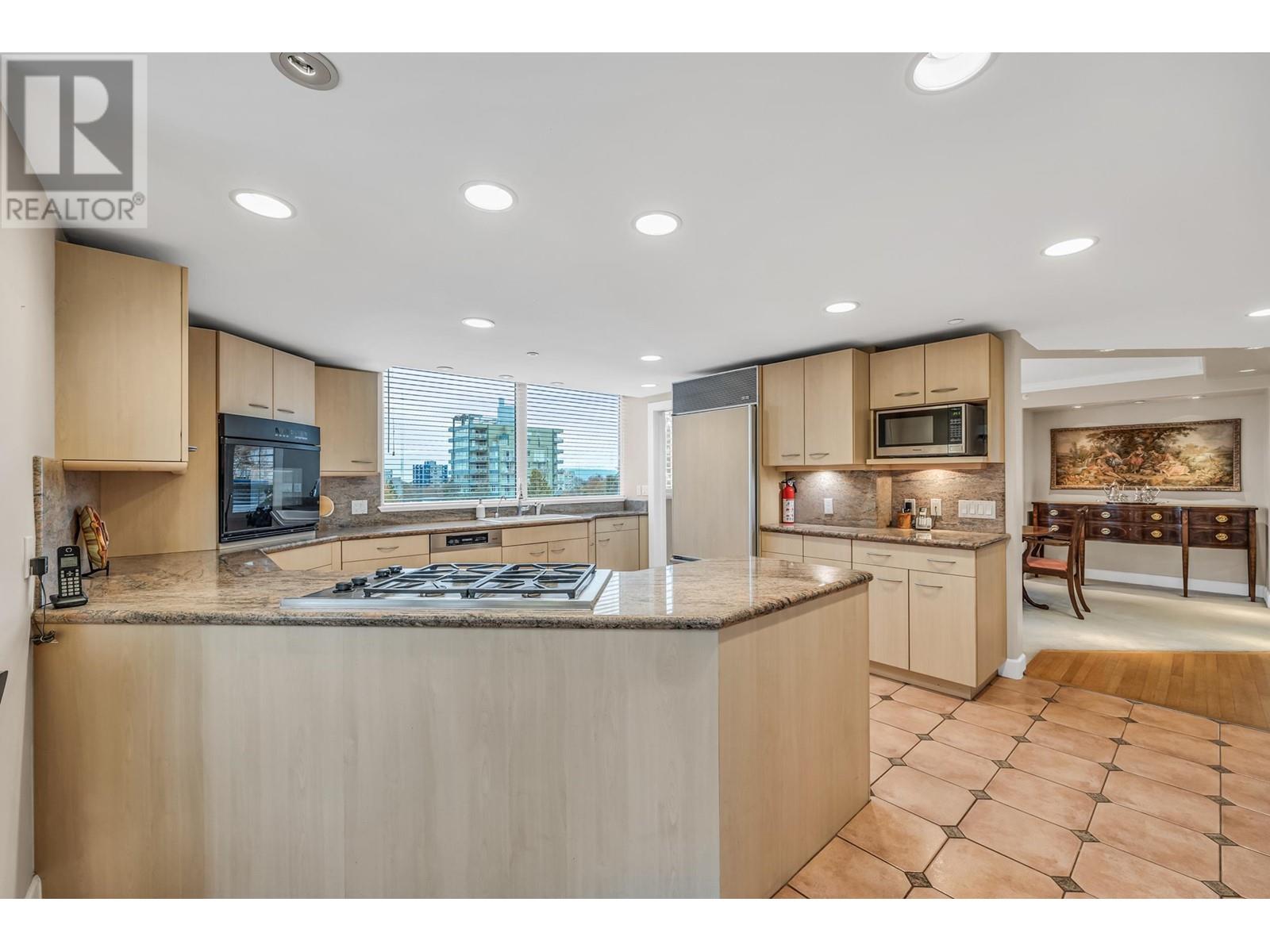 Listing Picture 9 of 34 : 6 1350 W 14TH AVENUE, Vancouver / 溫哥華 - 魯藝地產 Yvonne Lu Group - MLS Medallion Club Member