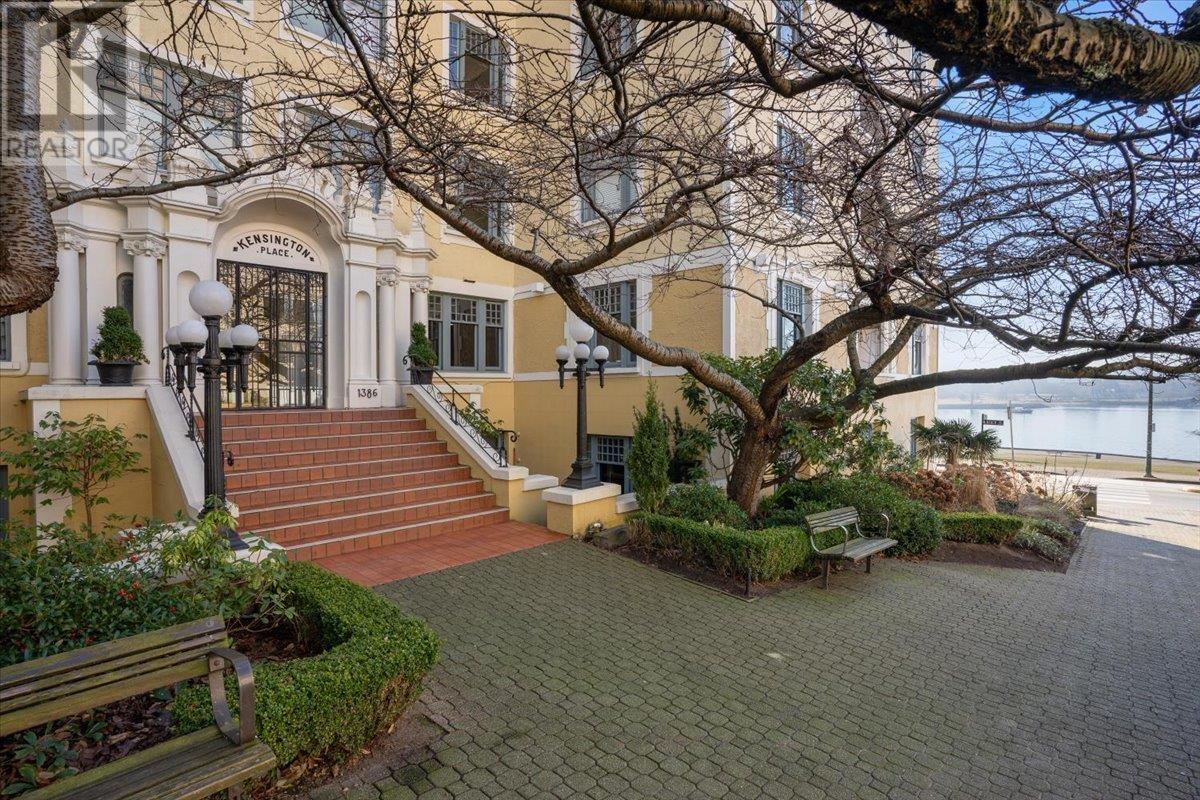 Listing Picture 2 of 28 : 42 1386 NICOLA STREET, Vancouver / 溫哥華 - 魯藝地產 Yvonne Lu Group - MLS Medallion Club Member