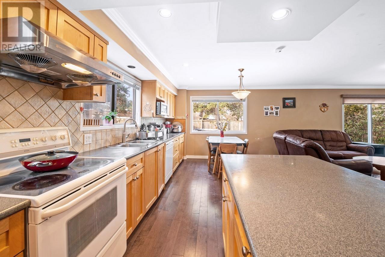 Listing Picture 8 of 37 : 10751 TRURO DRIVE, Richmond / 烈治文 - 魯藝地產 Yvonne Lu Group - MLS Medallion Club Member