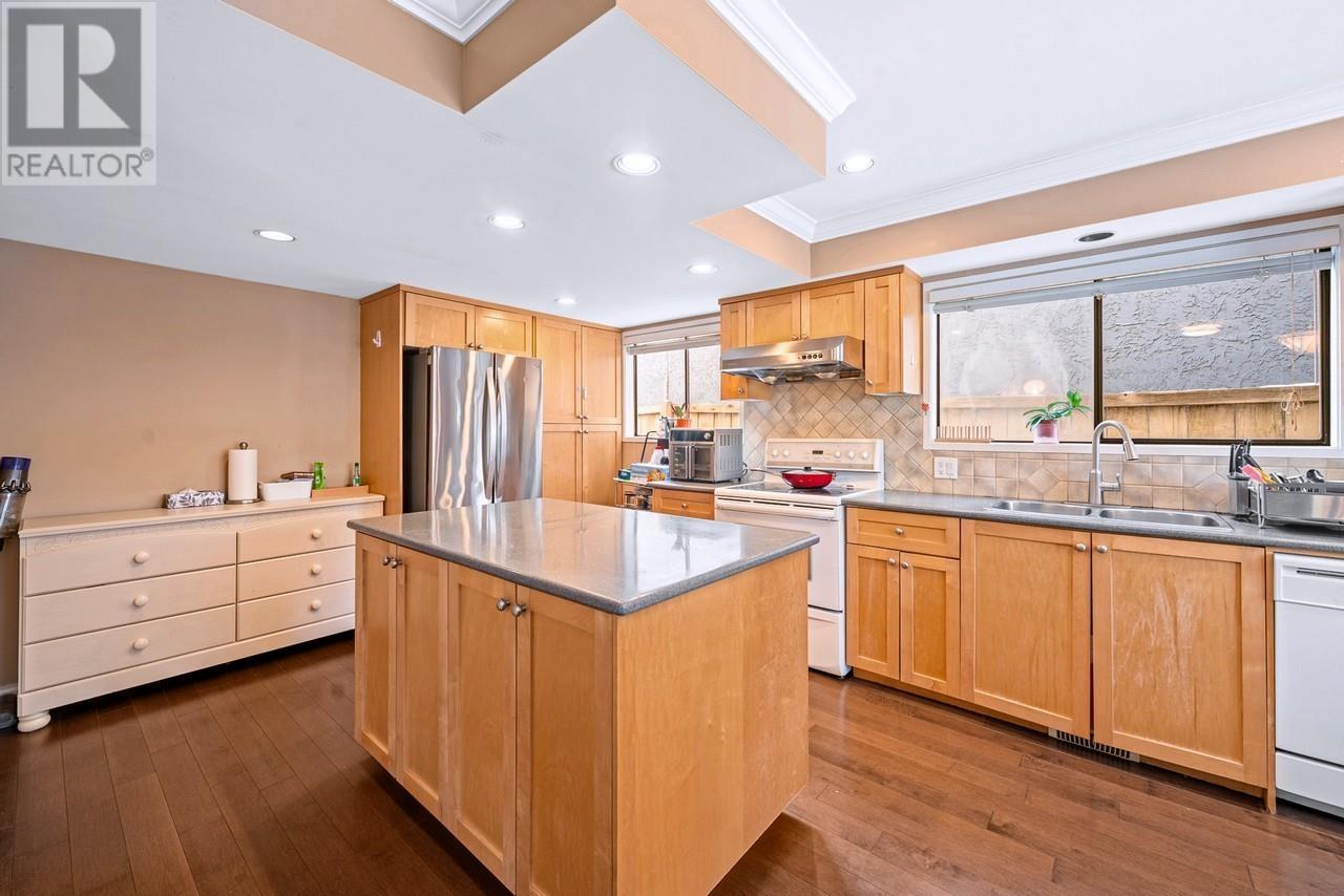 Listing Picture 13 of 37 : 10751 TRURO DRIVE, Richmond / 烈治文 - 魯藝地產 Yvonne Lu Group - MLS Medallion Club Member