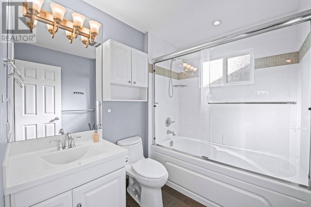 Listing Picture 27 of 37 : 10751 TRURO DRIVE, Richmond / 烈治文 - 魯藝地產 Yvonne Lu Group - MLS Medallion Club Member