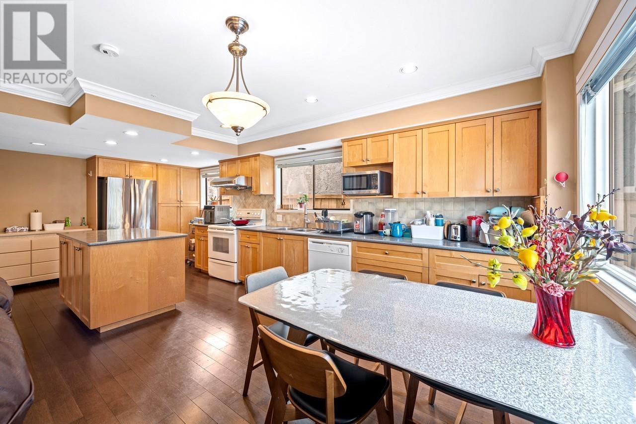 Listing Picture 12 of 37 : 10751 TRURO DRIVE, Richmond / 烈治文 - 魯藝地產 Yvonne Lu Group - MLS Medallion Club Member