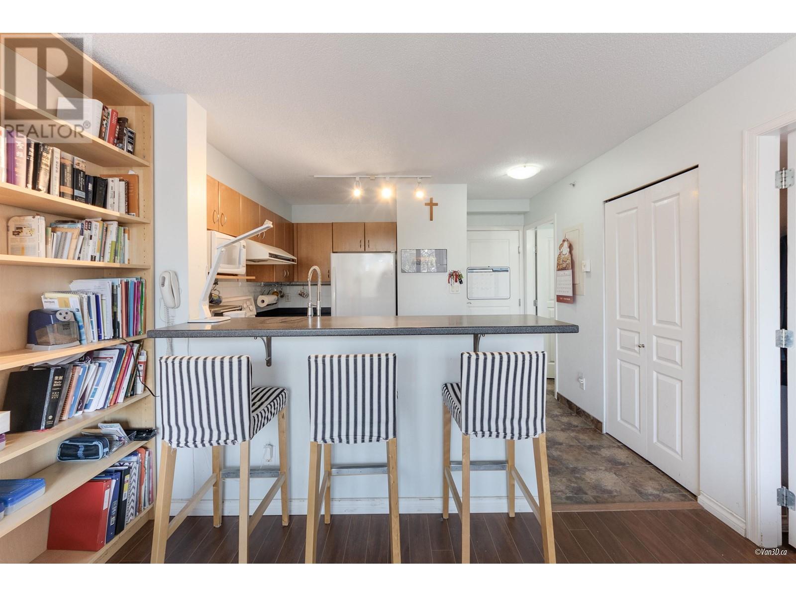 Listing Picture 7 of 18 : 414 3588 VANNESS AVENUE, Vancouver / 溫哥華 - 魯藝地產 Yvonne Lu Group - MLS Medallion Club Member