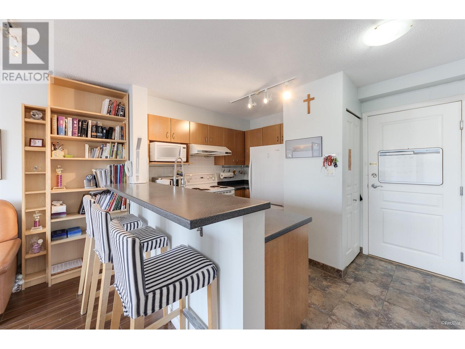 Listing Picture 8 of 18 : 414 3588 VANNESS AVENUE, Vancouver / 溫哥華 - 魯藝地產 Yvonne Lu Group - MLS Medallion Club Member