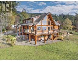 1041 FIRBURN ROAD, Roberts Creek, British Columbia