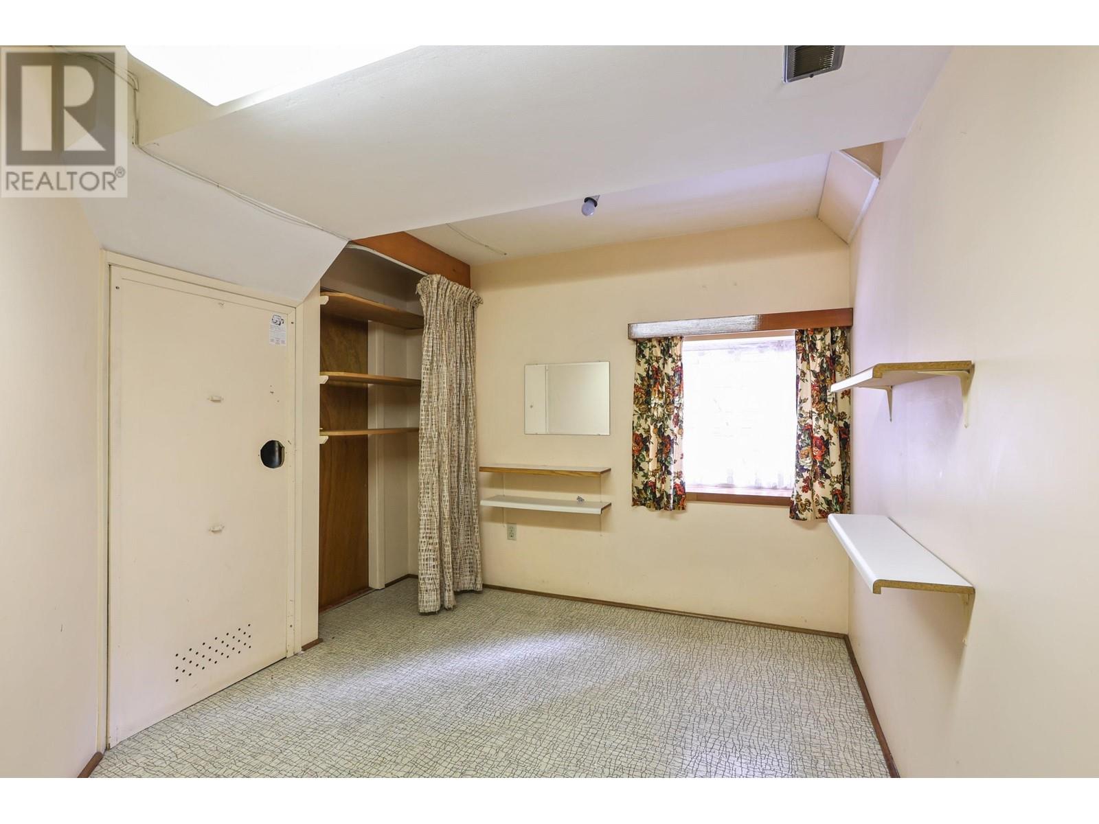 Listing Picture 14 of 21 : 1376 E 11TH AVENUE, Vancouver / 溫哥華 - 魯藝地產 Yvonne Lu Group - MLS Medallion Club Member