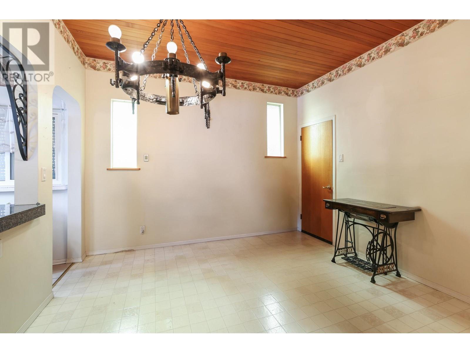 Listing Picture 5 of 21 : 1376 E 11TH AVENUE, Vancouver / 溫哥華 - 魯藝地產 Yvonne Lu Group - MLS Medallion Club Member