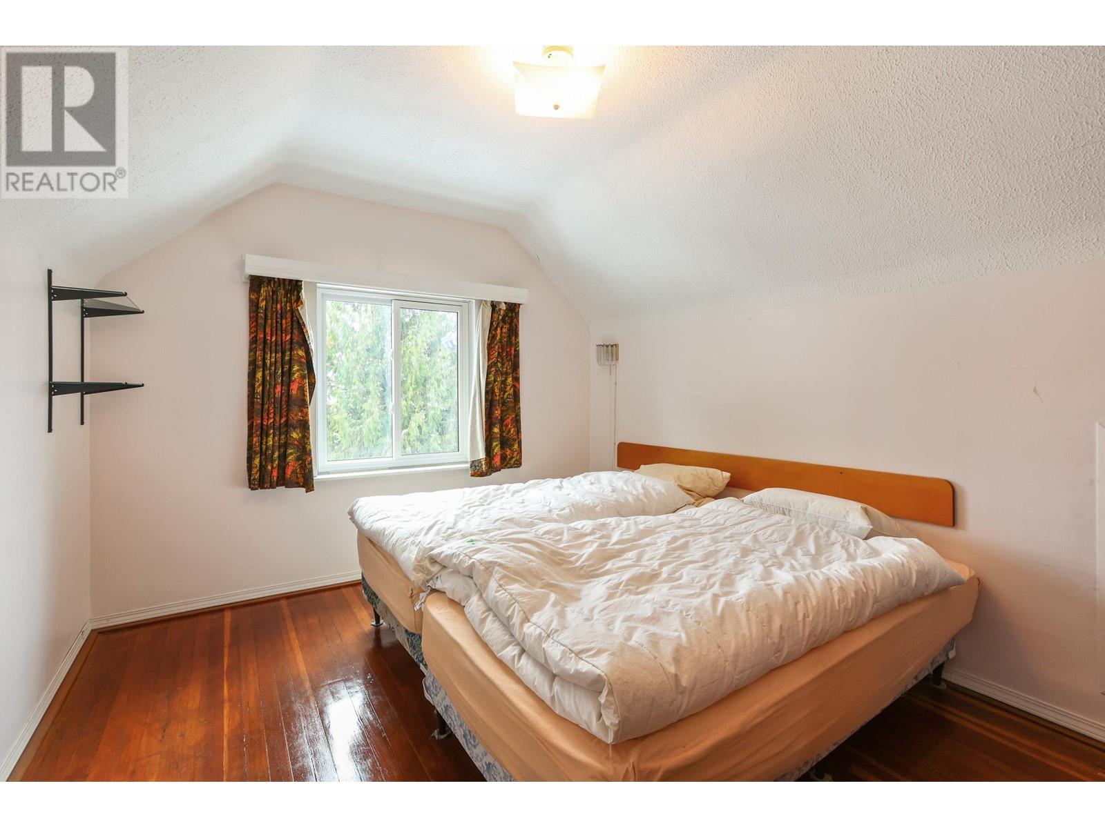 Listing Picture 8 of 21 : 1376 E 11TH AVENUE, Vancouver / 溫哥華 - 魯藝地產 Yvonne Lu Group - MLS Medallion Club Member