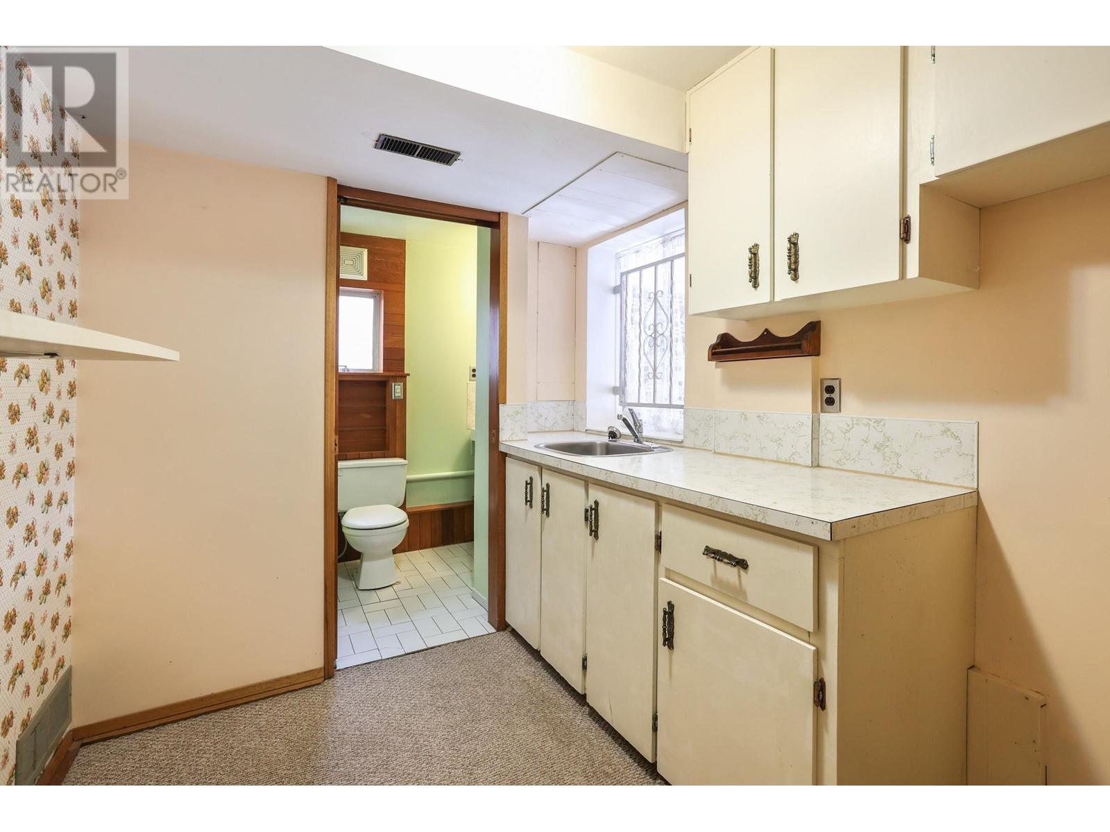 Listing Picture 15 of 21 : 1376 E 11TH AVENUE, Vancouver / 溫哥華 - 魯藝地產 Yvonne Lu Group - MLS Medallion Club Member