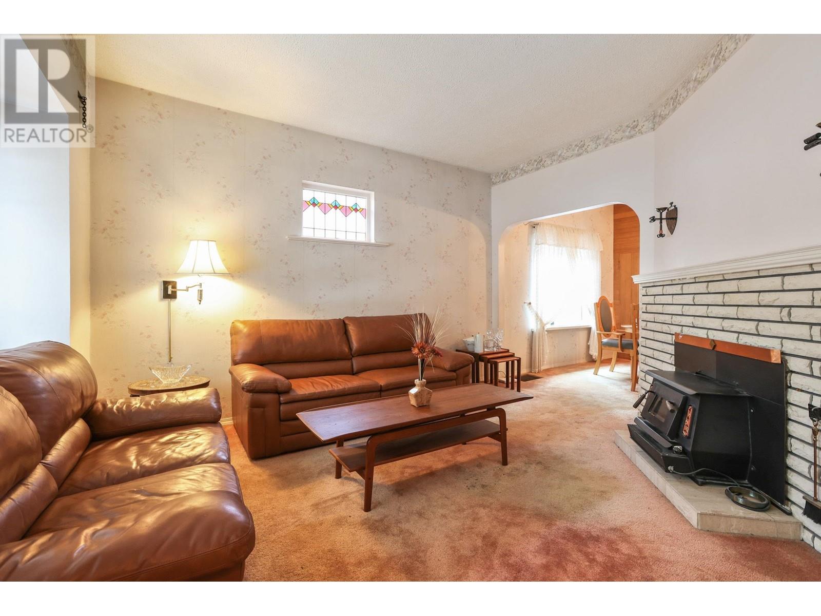 Listing Picture 3 of 21 : 1376 E 11TH AVENUE, Vancouver / 溫哥華 - 魯藝地產 Yvonne Lu Group - MLS Medallion Club Member