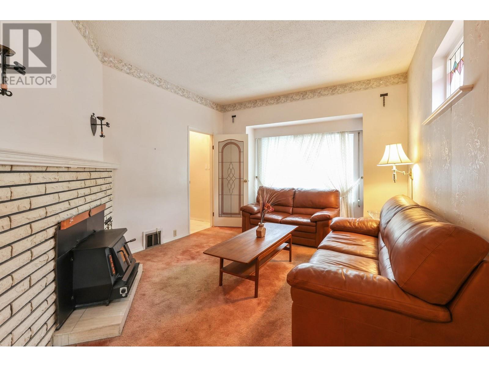 Listing Picture 2 of 21 : 1376 E 11TH AVENUE, Vancouver / 溫哥華 - 魯藝地產 Yvonne Lu Group - MLS Medallion Club Member