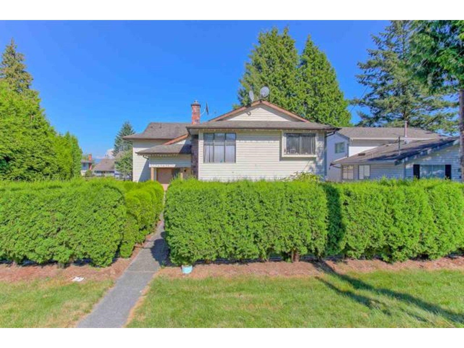 10030 156 Street, Surrey, British Columbia  V3R 4L5 - Photo 1 - R2966499