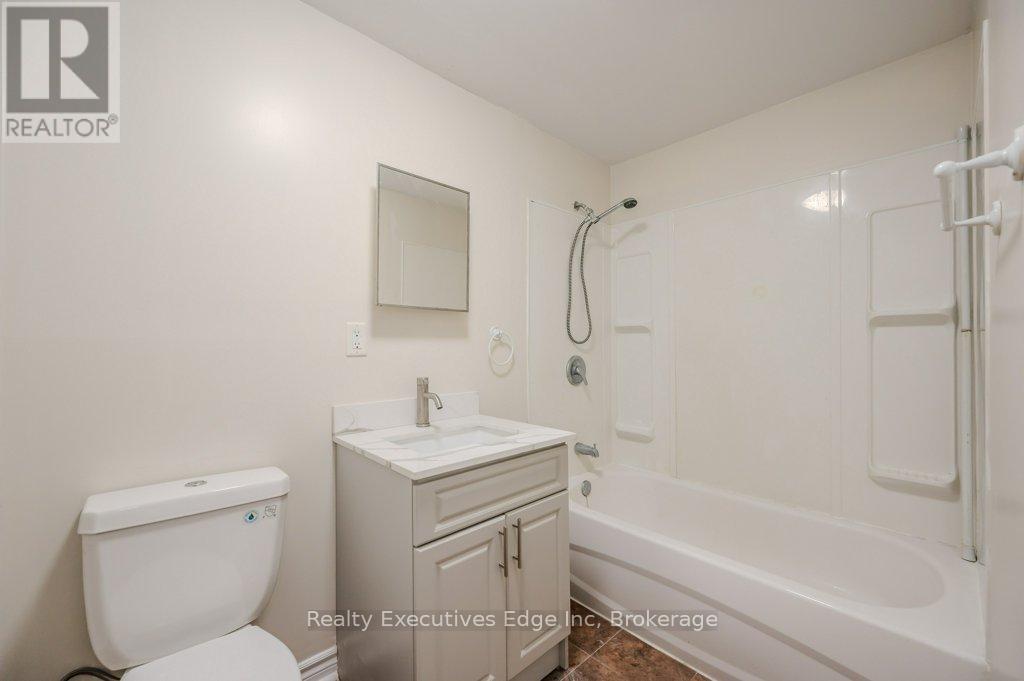 28 Summerhill Crescent, Kitchener, Ontario  N2N 2Y1 - Photo 38 - X11970709