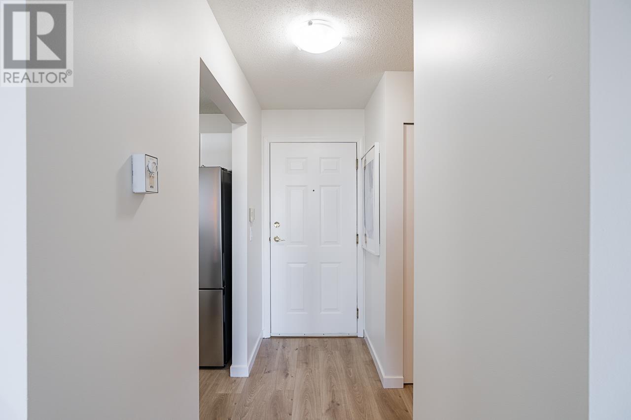 Listing Picture 12 of 33 : 405 5600 ANDREWS ROAD, Richmond / 烈治文 - 魯藝地產 Yvonne Lu Group - MLS Medallion Club Member