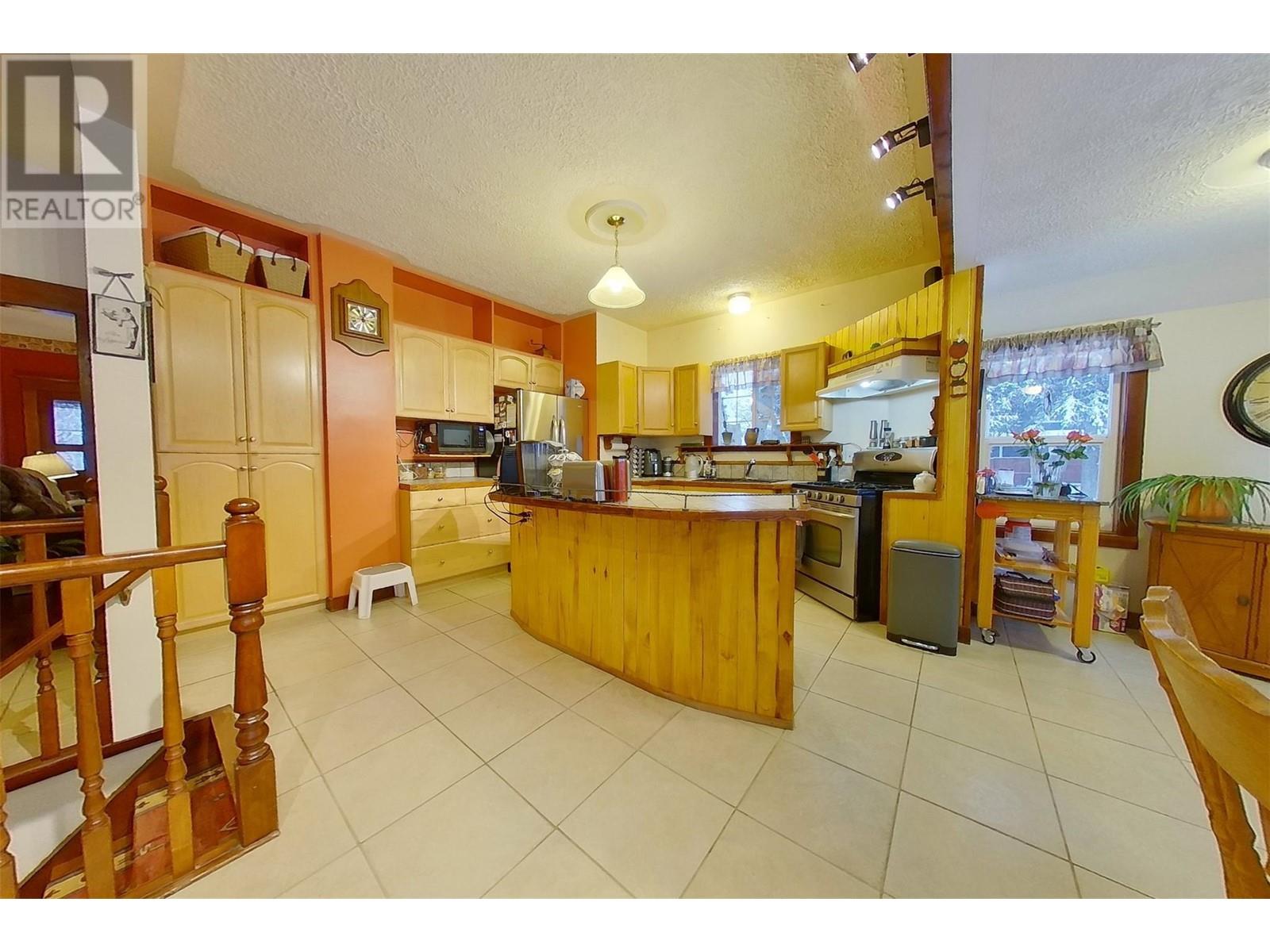 3212 Highway 3 East Highway, Creston, British Columbia  V0B 1G1 - Photo 10 - 10333353