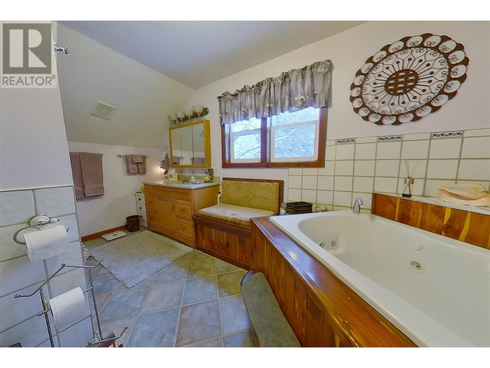 3212 Highway 3 East Highway, Creston, British Columbia  V0B 1G1 - Photo 44 - 10333353