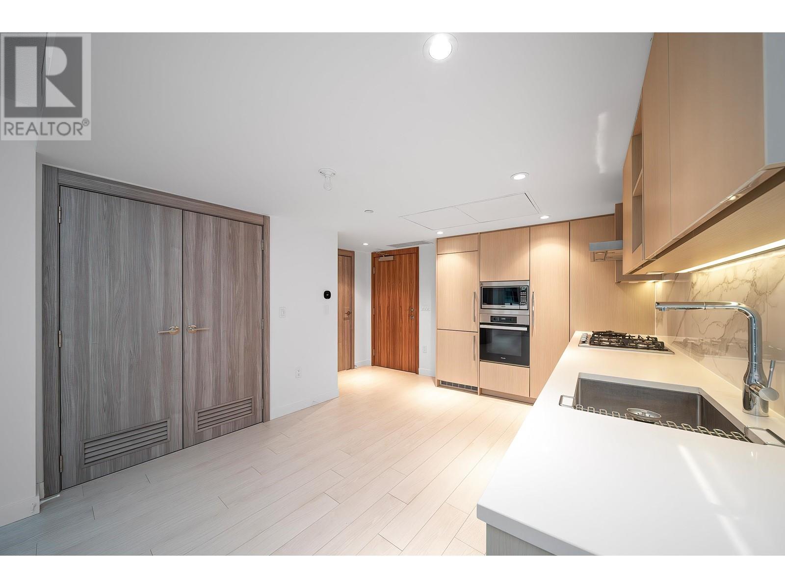 Listing Picture 13 of 15 : 412 8555 W CAPSTAN WAY, Richmond / 烈治文 - 魯藝地產 Yvonne Lu Group - MLS Medallion Club Member