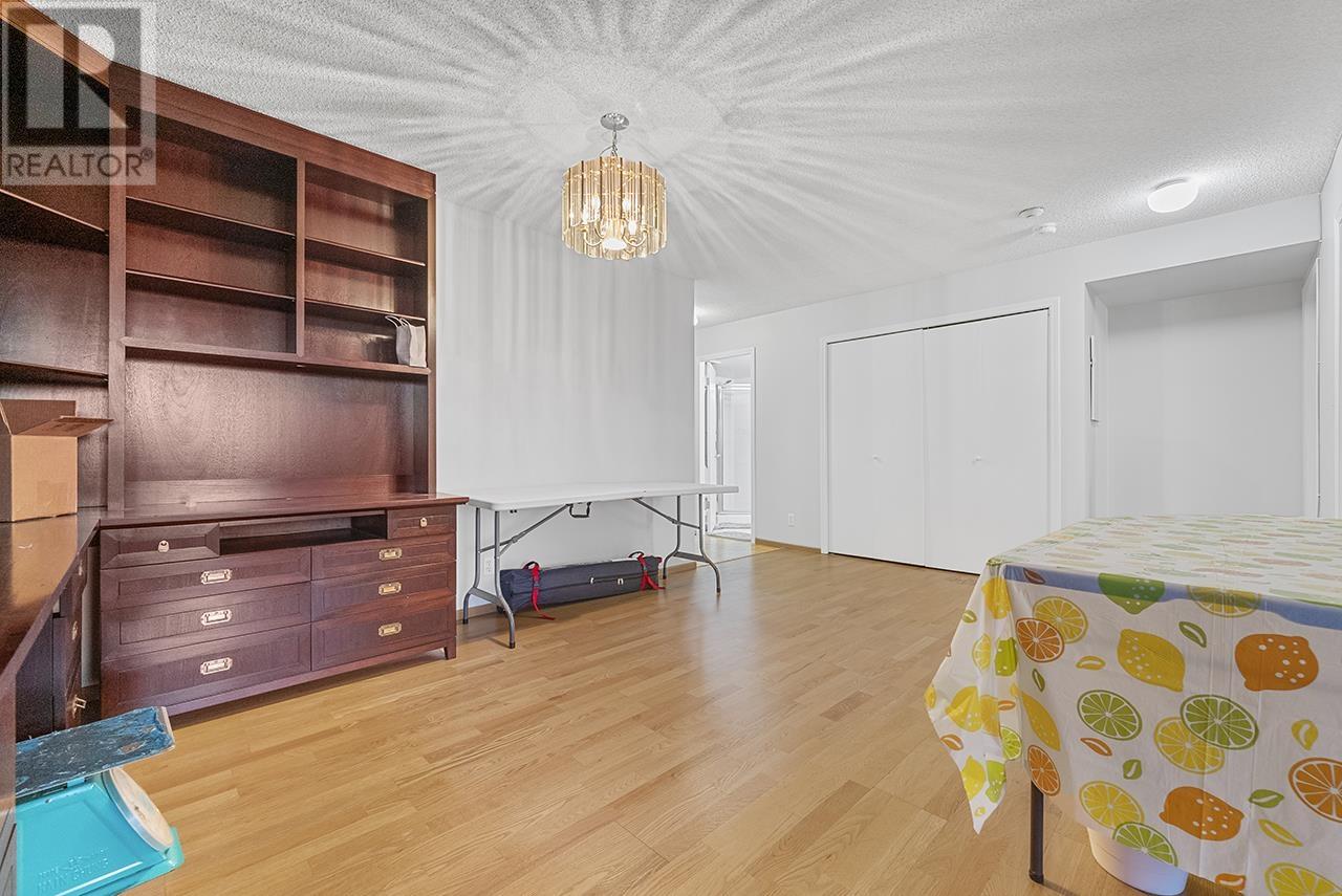 Listing Picture 5 of 22 : 1204 8831 LANSDOWNE ROAD, Richmond / 烈治文 - 魯藝地產 Yvonne Lu Group - MLS Medallion Club Member