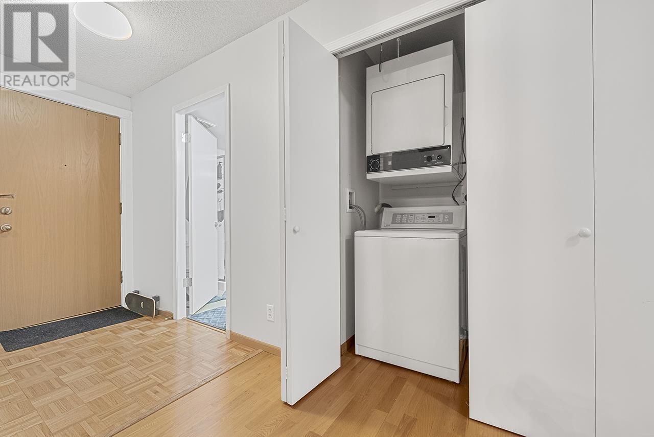 Listing Picture 13 of 22 : 1204 8831 LANSDOWNE ROAD, Richmond / 烈治文 - 魯藝地產 Yvonne Lu Group - MLS Medallion Club Member