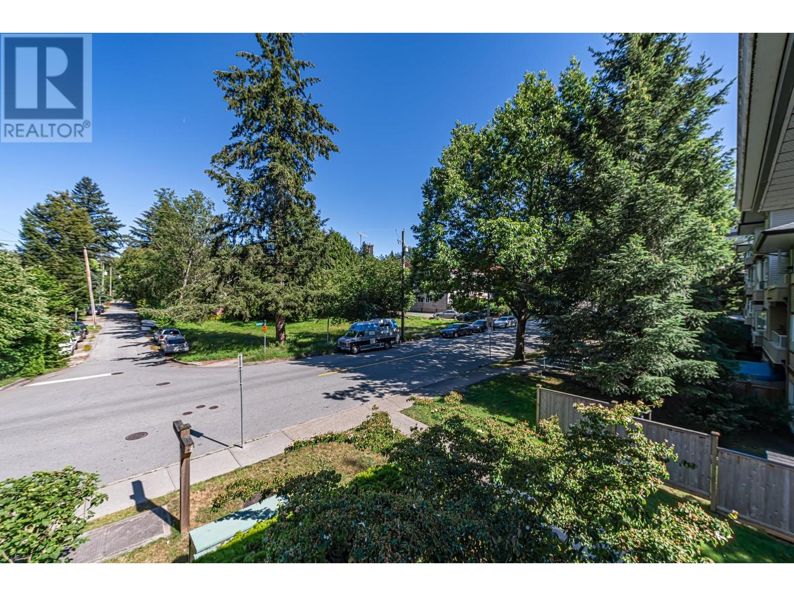 Listing Picture 2 of 16 : 311 5577 SMITH AVENUE, Burnaby / 本拿比 - 魯藝地產 Yvonne Lu Group - MLS Medallion Club Member