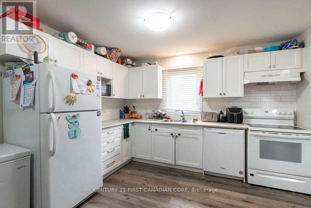 Photo 2 of 18 for 23 - 217 Martinet Avenue