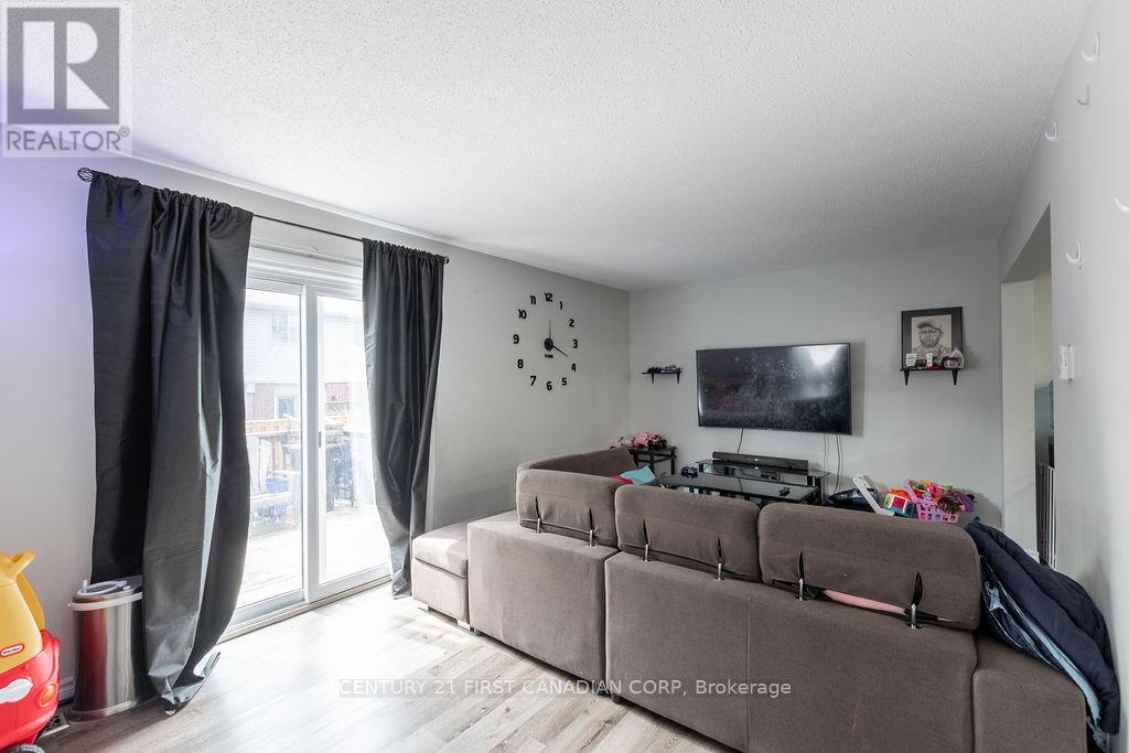 Photo 8 of 18 for 23 - 217 Martinet Avenue