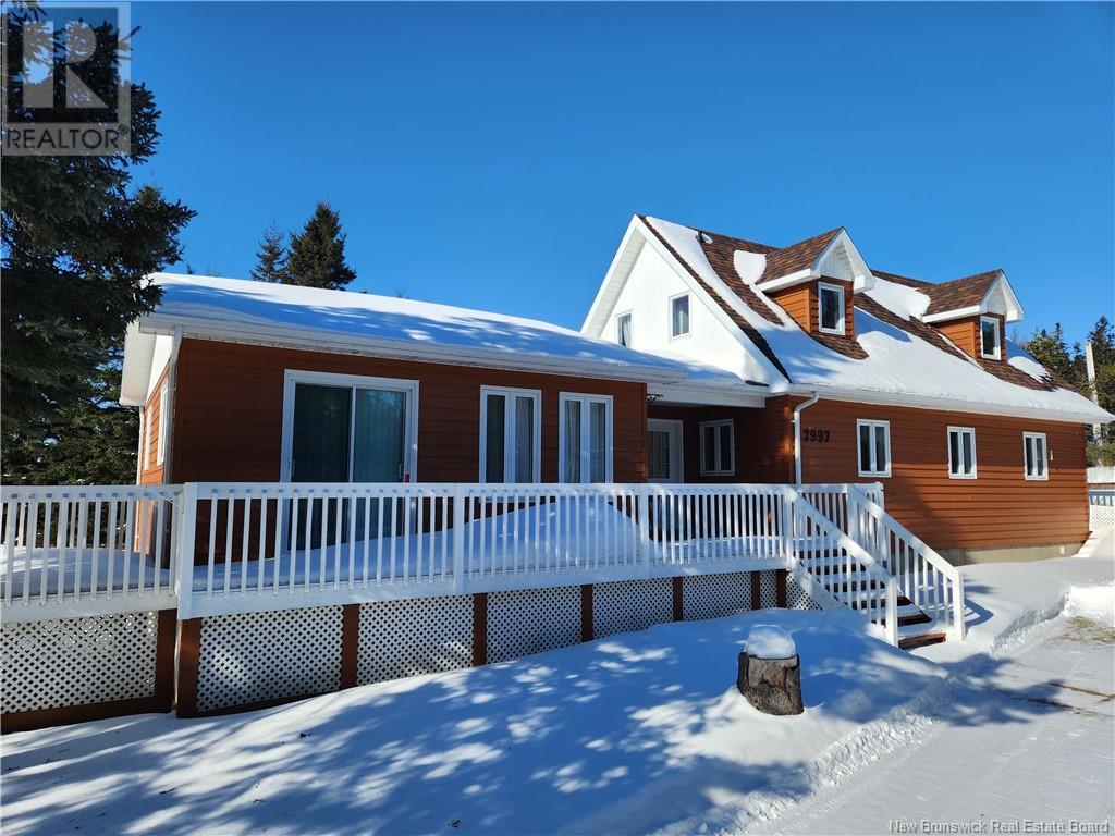 Property at 7997 St-Paul image 1