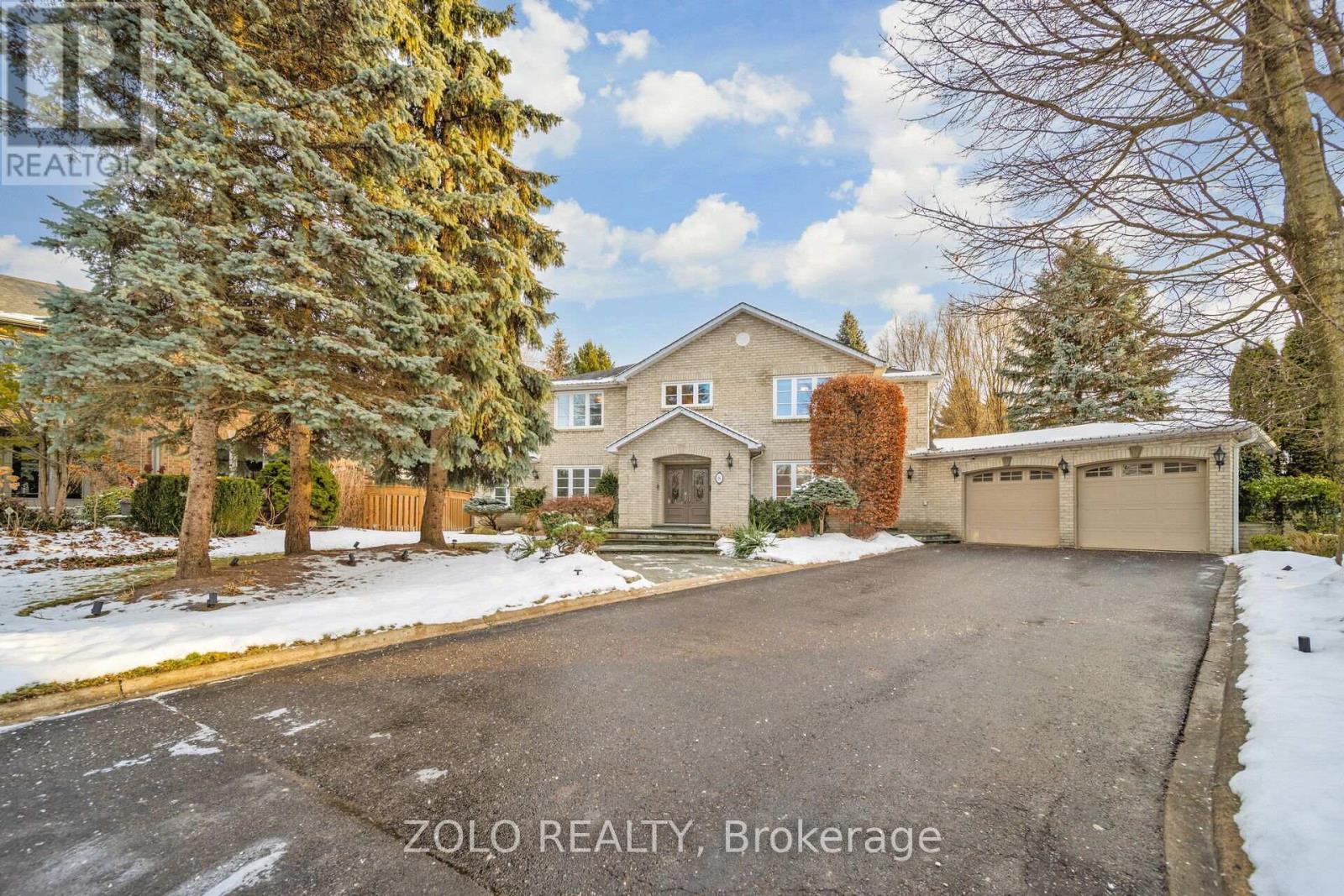 8 ENCHANTED COURT, Brampton, Ontario