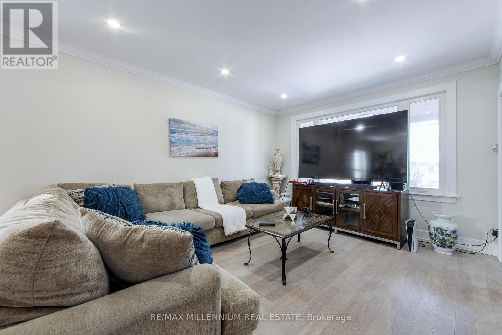 39 Mayall Avenue, Toronto, Ontario  M3L 1E7 - Photo 10 - W11931360