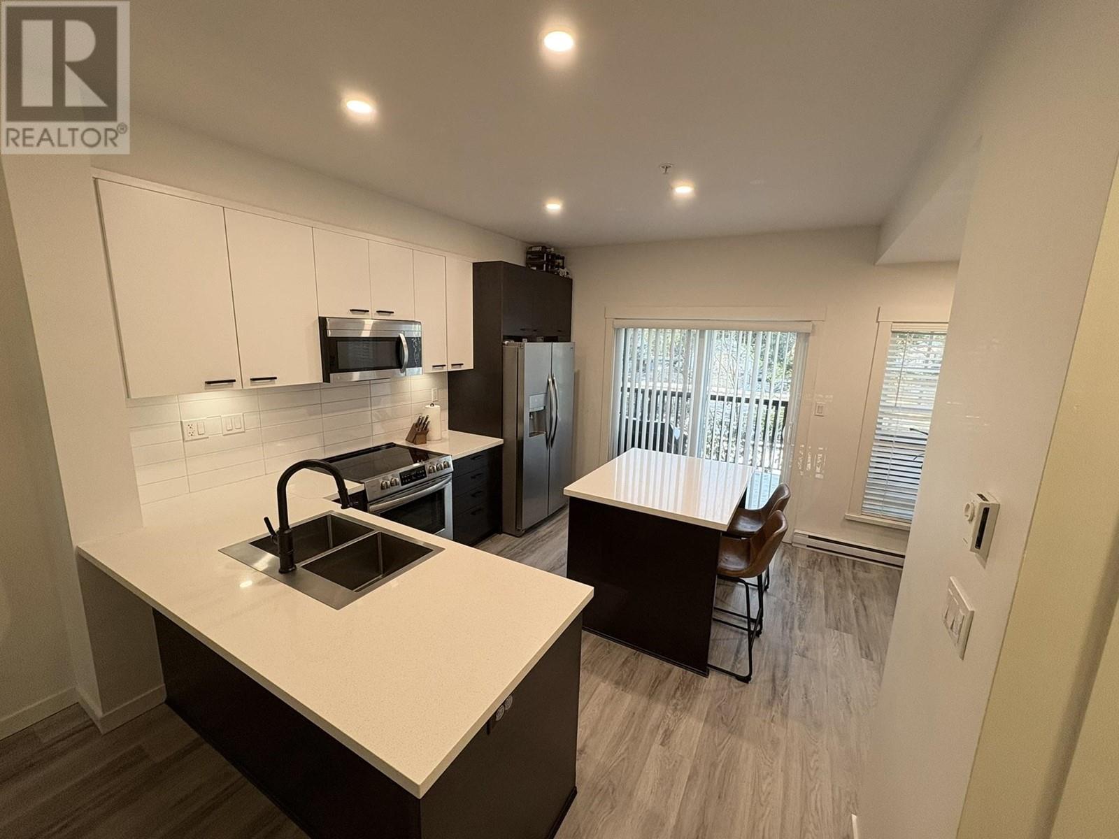 70 3010 Riverbend Drive, Coquitlam, British Columbia  V3C 0B8 - Photo 2 - R2966513