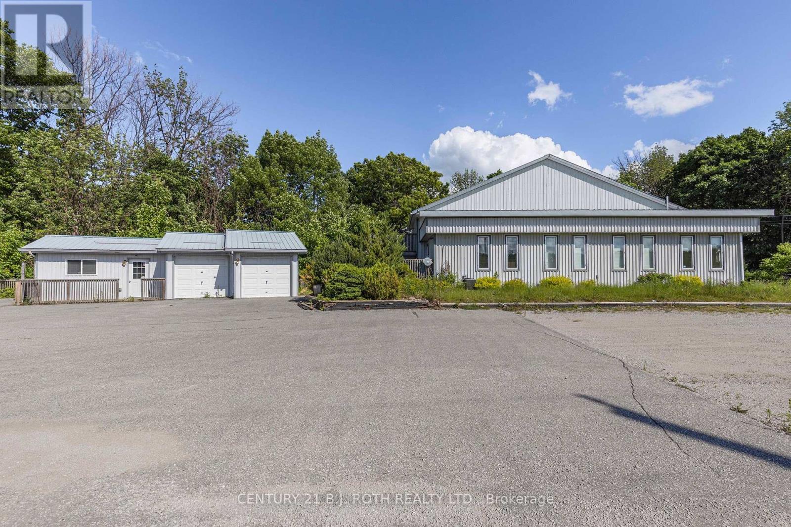 4201 Huronia Road N, Severn, Ontario  L3V 6H3 - Photo 2 - S11971084