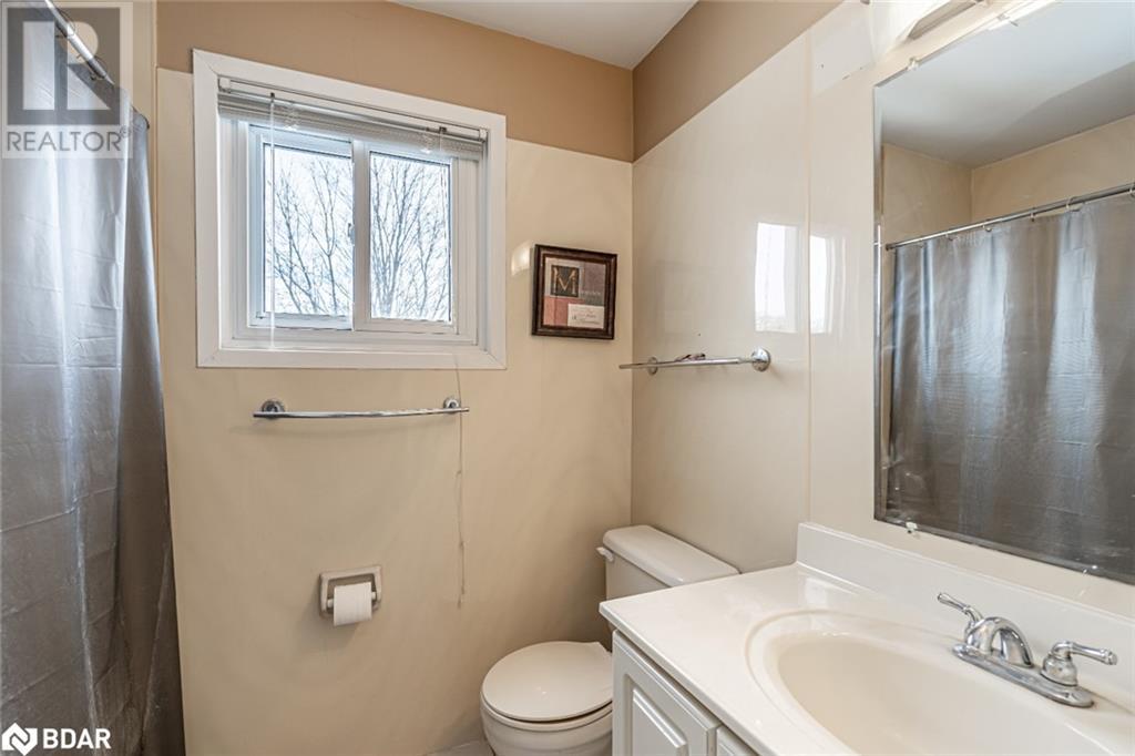 423 Mary St, Orillia, Ontario  L3V 3G5 - Photo 13 - 40696881