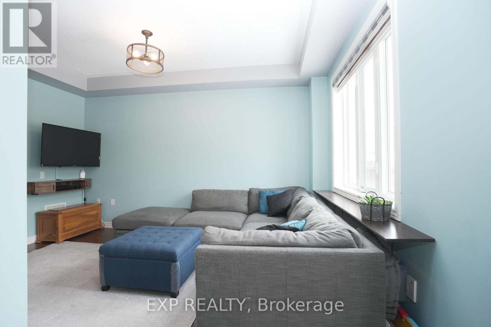 Property at 16 BLACKBERRY VALLEY CRESCENT E image 5