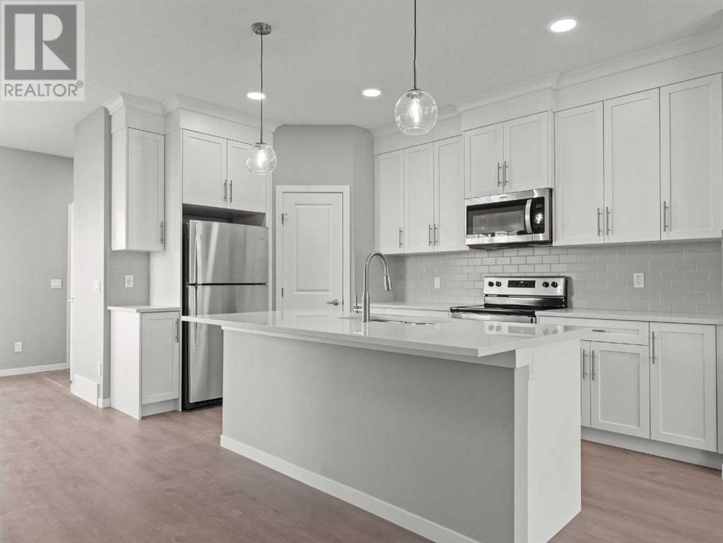 Property at 846 Bayview Terrace SW image 1