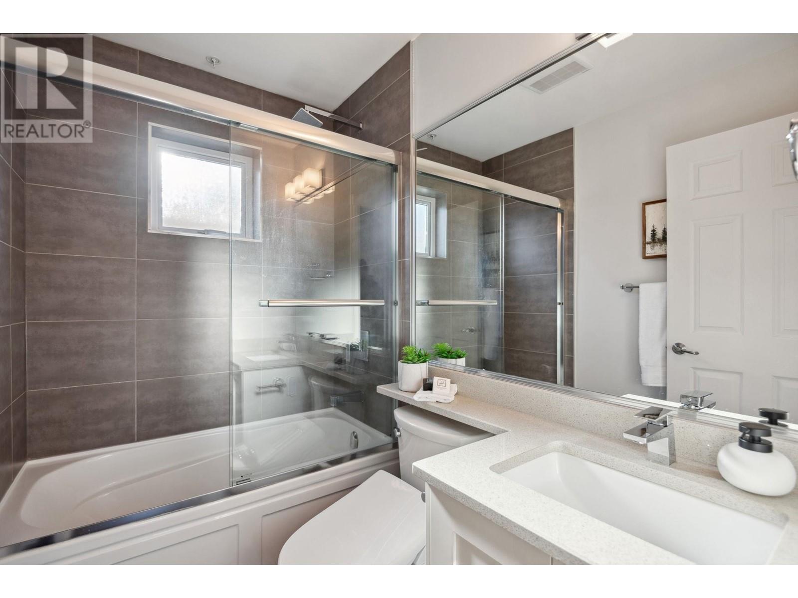 Listing Picture 15 of 21 : 211 2273 TRIUMPH STREET, Vancouver / 溫哥華 - 魯藝地產 Yvonne Lu Group - MLS Medallion Club Member